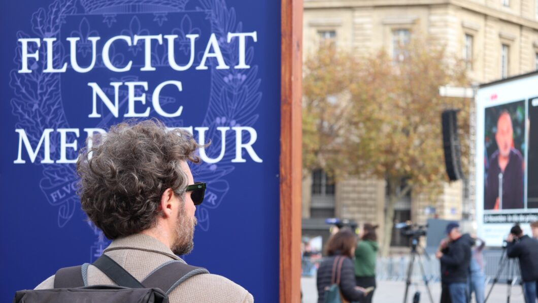 Fluctuat nec mergitur